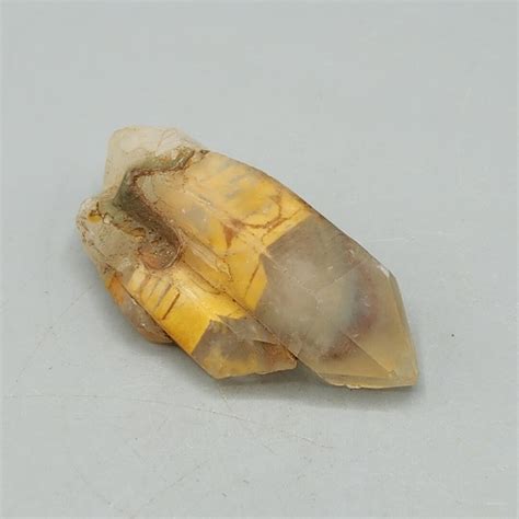 Golden Ribbon Quartz – Rare Multiphase Yellow Band - Etsy - balustradellc
