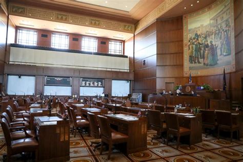 GOP walkout in Oregon Senate now in 5th week; uncertain if boycotters will be sanctioned