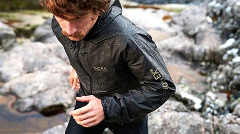 Gore-Tex dalam Pakaian Lari: Review Merek-Merek Unggulan - balustradellc