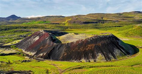 Grábrók Travel Guide - Guide to Iceland - balustradellc