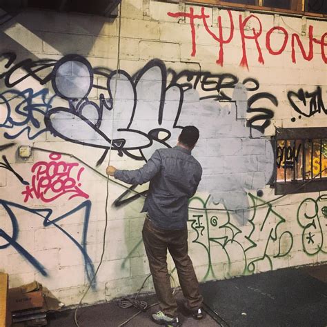 Graffiti Throw Ups - Learn how to do Throw Ups - muktibox.com