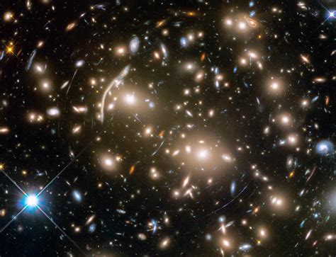 Gravitational Lensing Arcs Galaxy Cluster - muktibox.com