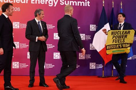 Greenpeace Activists Disrupt France Nuclear Summit | GBAF - balustradellc