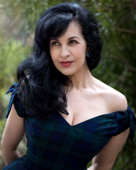 GREY DeLISLE