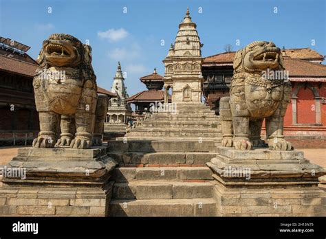 Guide to the Stone Lions in Bhaktapur, Nepal - balustradellc