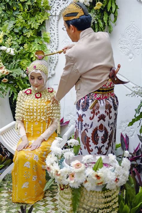 Guide to the traditional wedding procession: The Javanese Siraman - balustradellc