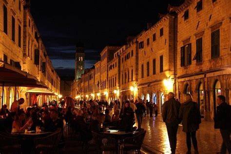 Guided Tour to discover Dubrovnik's Old Town, by day or night - balustradellc