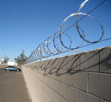 Guidelines for Installing Razor Wire Fences Safely and Effectively - balustradellc