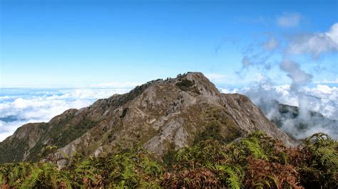Gunung Binaiya: Puncak Tertinggi di Maluku - balustradellc