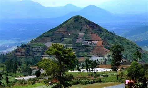 Gunung Padang - balustradellc