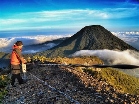 Gunung Pangrango - Wikipedia bahasa Indonesia, ensiklopedia bebas - raincitystudios.com