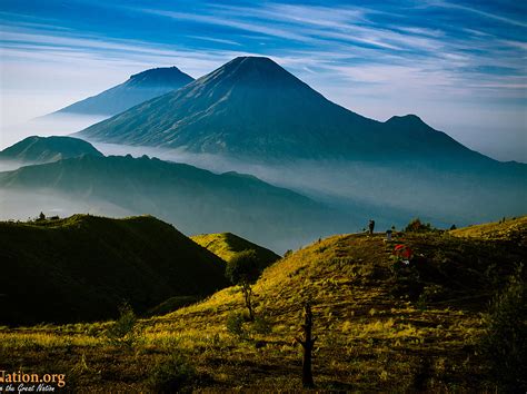Gunung Prau Terletak Di - balustradellc