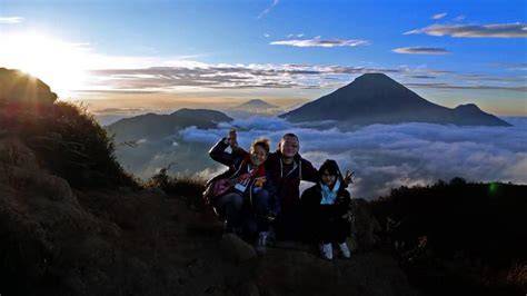 Gunung Sikunir (Wonosobo, Indonesia) - Review - raincitystudios.com