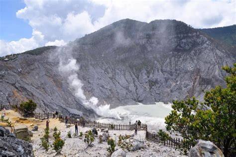 Gunung Tangkuban Parahu - Wikipedia bahasa … - raincitystudios.com