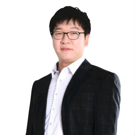 Gabriel Lee(이신영) - Public Relations Manager