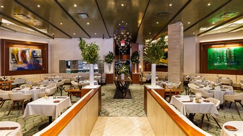 Gabriel kreuther. Gabriel Kreuther, the only U.S. restaurant to be inducted into the 2017 list of esteemed Relais & Cheateaux properties, serves refined contemporary French fare inspired by its namesake chef's ... 