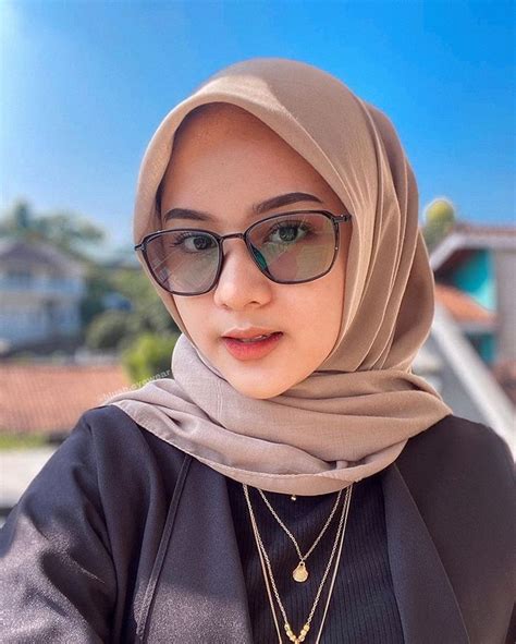 Gadis bertudung porn.  Collection.  Explore the latest posts from @mrjkebosana...