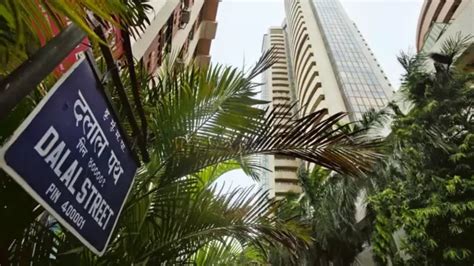 Mar 3, 2023 · Indian Stock Market Indexes. On a weekly basis, Sensex gained 345.04 points or 0.58%, and closed at 59808.93, while the Nifty closed higher by 128.55 points or 0.74%, and ended at 17594.35 levels. The Bank Nifty index jumped by 1341.95 points or 3.36 % and finished at 41251.35 levels. The broader markets outperformed the benchmark indices ... . 
