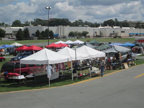 Days Open: Saturday. Hours of Operation: 8 a.m. to 4 p.m. Types of Products: Antiques, Crafts, Collectibles, Books, Household Items, Art, Jewelry, Tools, Perfume, Clothing, Electronics. Check out Fairgrounds Flea Market in Gaithersburg, Maryland and get shopping today. . 