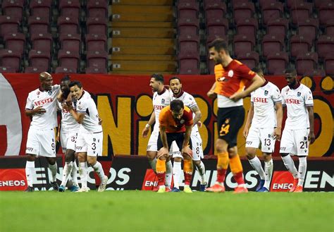 Galatasaray''эn evinde bileрi bьkьlmьyor