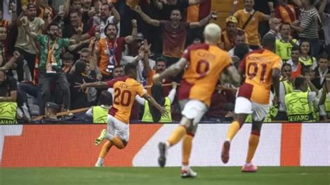 Galatasaray'da bir futbolcuyla daha yollar ayrılabilir!s