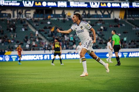 Galaxy defeats Cali Clasico rival San Jose thanks to two second-half goals