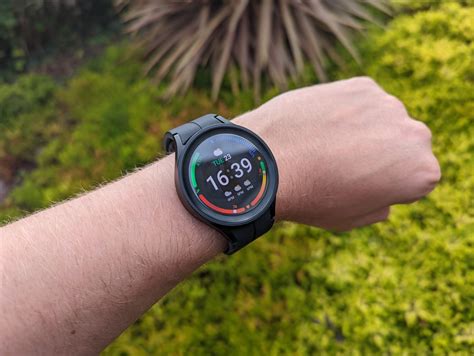 Galaxy watch 5 review. Samsung Galaxy Watch 5 Pro: Hardware and Design. The 1.4-inch, 450 X 450 AMOLED display looks great and gets bright enough for usage under sunlight. Titanium casing with a raised lip. Silicon band ... 