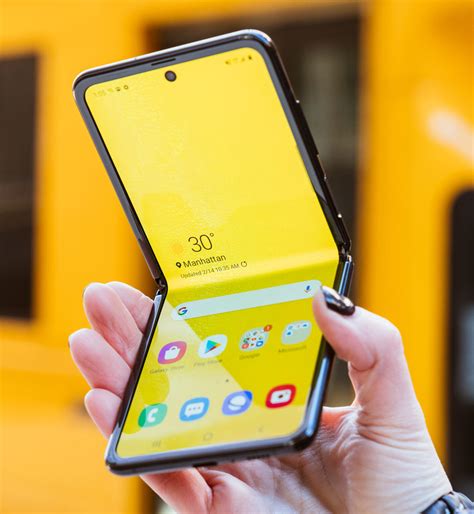 Galaxy z flip 5 specs. Jul 26, 2023 · Samsung Galaxy Z Flip 5 best price is Rs. 99,999 as on 22nd March 2024. See full specifications, expert reviews, user ratings, and more. Compare Samsung Galaxy Z Flip 5 prices before buying online. 