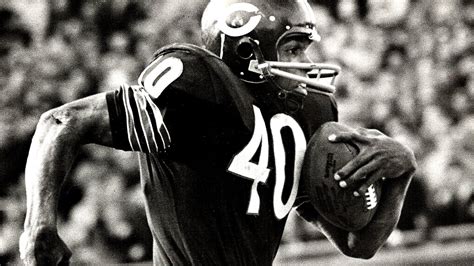 Gale Sayers, the Hall of Fame running back for the Chicago Bears, whose friendship with a dying teammate was depicted in the movie "Brian's Song," died on Wednesday, officials said. Sayers, who .... 