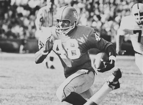 Gale sayers kansas. Stat Category. Career High. Receiving Yards. Gale Sayers gained a career-high 104 receiving yards during the Chicago Bears 23-14 loss against the Green Bay Packers on October 3, 1965. Receptions. Gale Sayers caught a career-high 7 passes during the Chicago Bears 21-16 loss against the Baltimore Colts on December 4, 1966. Rushing … 
