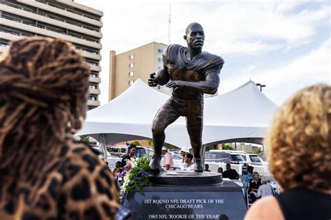 And although he will not be on hand to see the unveiling of the statue, Long said Sayers was aware of KU’s plans to honor him with the statue. Kansas running back Gale Sayers is pictured in this .... 