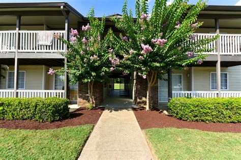 Gallatin tn apartments. MAA Kennesaw Farms. 1060 Kennesaw Blvd, Gallatin, TN. (615) 395-6537. Monday - Friday: 10:00 AM - 6:00 PM. Saturday: 10:00 AM - 5:00 PM. Sunday: Closed. MAA Kennesaw Farms is conveniently located in Gallatin, just a half-mile from Nashville Pike. The luxury apartment offers smart home technology, walk-in closets, modern kitchens, … 