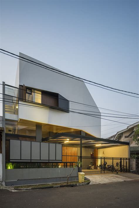 Gallery of Skewed House / Atelier Riri - 31 - ArchDaily