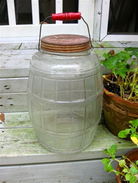 The item “Vintage Owens-Illinois 5 Gallon Glass Pickle Jar, Wire Bail & Older Wood Handle” is in sale since Thursday, July 28, 2016. This item is in the category “Collectibles\Bottles & Insulators\Bottles\Modern (1900-Now)\Jars”. The seller is “1kenman1″ and is located in Rochester, New York.. 