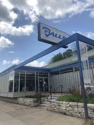 Galls LLC Minneapolis, MN employee reviews. Retail Sales Associate in Minneapolis, MN. 3.0. on July 23, 2018. Was very exciting at first... turned into something else. Was a nice place to work at first. A lot of drama and a lot of poor communication. Also a lot of gossip. Upper management is easily swayed by opinion and ignores facts such as merit.. 
