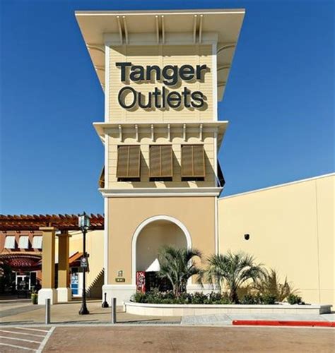 Directions Phone: (281) 534-4200 Address: 5885 Gulf Freeway, 77591 Nearby Cities: Houston, TX Galveston, TX Location: 35 minutes south of Houston, 25 minutes west of Galveston Stores : This mall has 71 outlet stores Store Directory * Retailers can change frequently.
