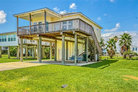 Galveston tx homes for sale. 2 beds 1 bath 891 sq ft 2,792 sq ft (lot) 709 13th St, Galveston, TX 77550. ABOUT THIS HOME. Beach House - Galveston, TX home for sale. This beach getaway in a coastal community includes a marina, boat ramp, fishing pier, pool & restaurant and is less than a mile walk or golf cart ride away from the beach. 