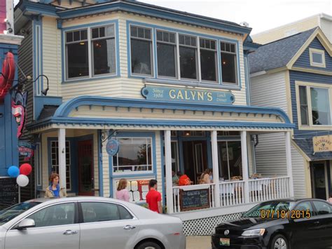 Established in 1986, Galyn s Restaurant is located in Bar Harbor, Maine. The restaurant features a tin ceiling, birchwood floor and big windows. Its menu includes a variety of starters, soups, salads and sandwiches. . 