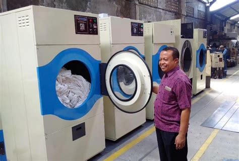 Meja makan kayu bulat terlengkap