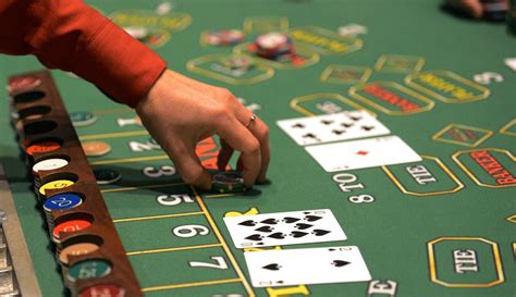 Gamble games. Craps Games. Craps is often the only gambling game in the casino that uses dice. Each craps round has you or another player roll 2 dice after everyone places their wagers. While it looks confusing when you first start playing craps, the game is actually simple. Craps bets are in 1 of 2 categories. 