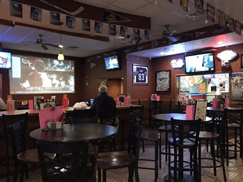 Game time sports bar. Not only does Hudson’s Pub have some great weekly deals (and seriously spicy wings) but it also has a ton of TVs to watch the game. There’s even a projector set up in the middle of the room! Address: Hudsons Downtown Calgary – 1201 5th … 
