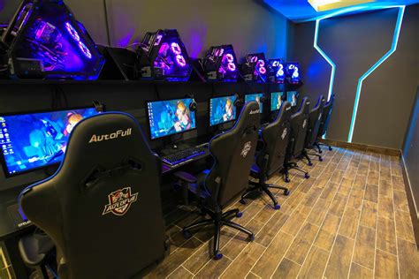 Gamers cafe. Go for real tech skills, not feel-good certificates. #CreateImpactCheck #Scaler - https://bit.ly/Scaler_TechnoGamerzCONVERTING AN OLD CAFE TO … 