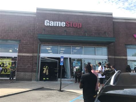 Click here to follow Daily Voice Mount Pleasant and receive free news updates. The entire glass storefront was shattered after an SUV crashed into a store in Westchester.It happened early Sunday afternoon, Sept. 1 at the GameStop located at 812 Pelham Parkway in the Fairway market in Pelham, just off the Hutchin….. 