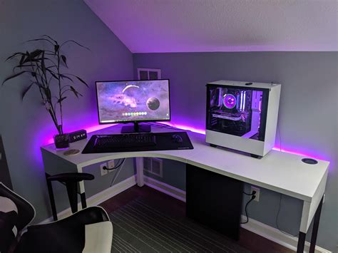Gaming desktop setup. Aug 10, 2022 ... Choose a desk that has a good amount of storage so you can keep all of your gaming accessories organized. This will help keep your space looking ... 