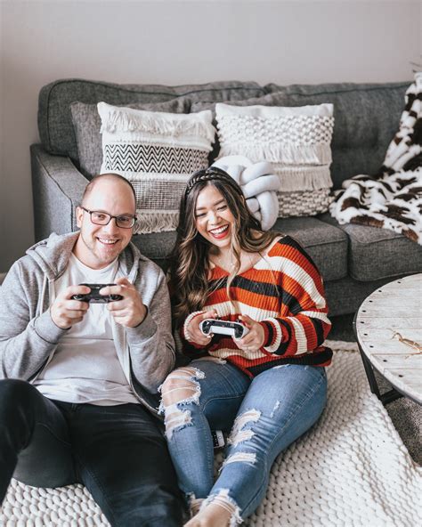 Gamingcouple. On this week's Chat Log, Mollie and Lauren talk with Morgan Park about what it's like gaming with their significant others. Do co-op life partners actually m... 