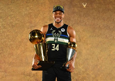 Gannis. Oct 24, 2023 · Milwaukee Bucks superstar Giannis Antetokounmpo has reportedly agreed to a three-year, $186 million contract extension with the franchise, according to ESPN’s Adrian Wojnarowski, citing ... 