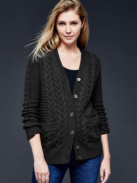 Gap cardigans womens. Less is most definitely more when it comes to our women’s beige cardigans. In understated, neutral shades that go with just about everything, these trusted layering styles provide plenty of versatility. Chunkier cable patterns create a classic, heritage-inspired feel, while our contemporary shapes give you an on-trend look. 