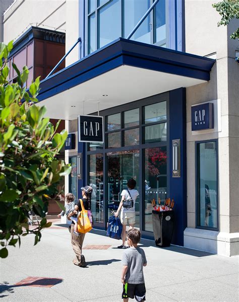 Gap stores in Fort Worth delivers hundreds of styles in apparel and accessories with a clean, confident, modern, and essential aesthetic. Located at 1540 South University Drive, shop the latest collection from Gap of women’s and men’s clothing with a modern interpretation of our denim roots. 