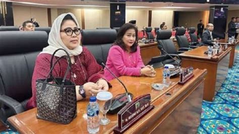 Gara gara main game slot saat rapat viva. No jatu hk hari.