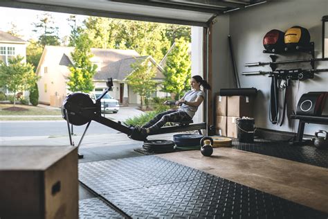 Garagegymreviews. Tip 1: Know what type of training you want to do. Tip 2: Take into account any other uses of your garage. Tip 3: Consider the most ideal equipment layout for your floor space. Tip 4: Stay as modular as possible with your home gym equipment. Tip 5: Pick versatile exercise equipment (a bigger bang for your buck) 